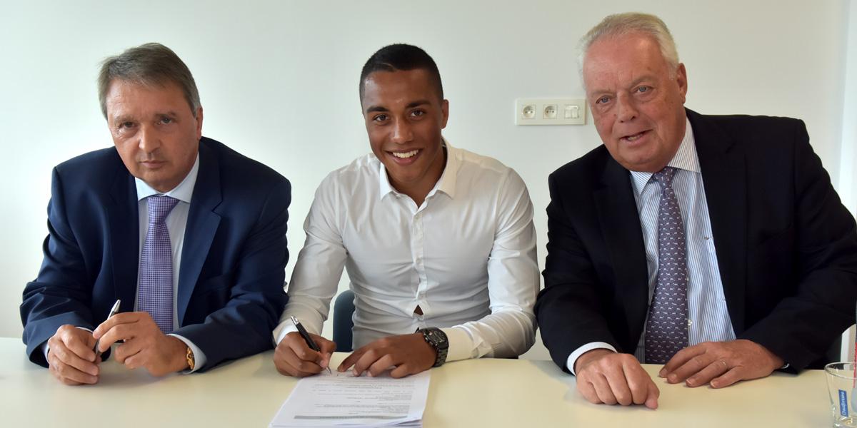 Mercato vers l'étranger - Youri Tielemans (topic 2014/2015) - Page 2 CEapdMPWgAAa8c0