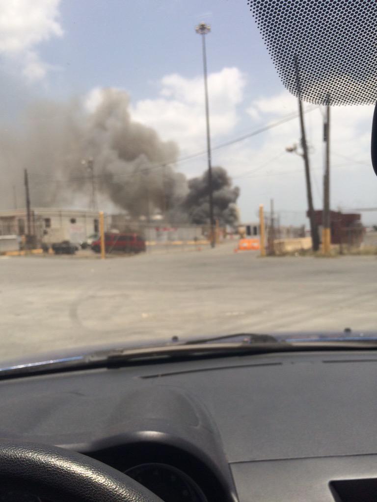 asopr3's tweet photo. @rcortestv2 incendio en zona portuaria http://t.co/5ocBxy0cyD