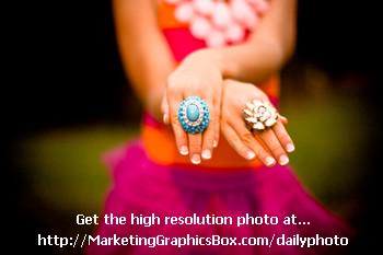 MGraphicsBox's tweet image. Blue or White? - marketinggraphicsbox.com/blue-or-white/ #dailyphoto