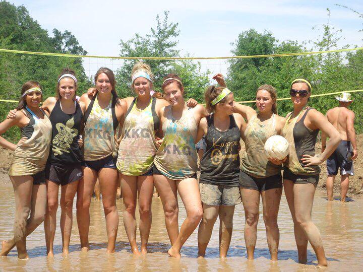 sassycassie92's tweet image. Haha #tbt 4 years ago when Kappa won Pike Mud Volleyball 😂 #fallten #spring11 @KayRene_ @tvorioussmallz @kerri_shortt