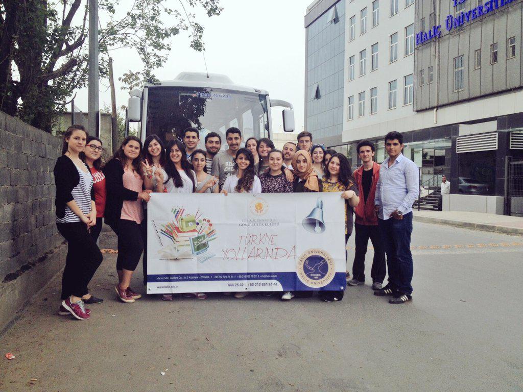 Çok mutluyuz çünkü kamyonumuz ve otobüsümüz G.Antep ve Ş.Urfa daki çocuklarımızın yüzünü güldürmek için yola çıktı.