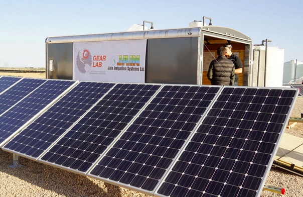 ClimateReality's tweet image. MT @CivilEats: This machine uses solar energy to turn salty water into water safe for drinking washingtonpost.com/news/energy-en…