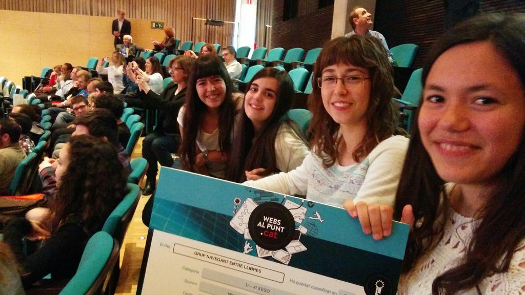 JoanCostaiPerez's tweet photo. Finalment un gran segon lloc de la categoria! Moltes felicitats noies! #WebsAlPuntCAT @puntcat #OmsidePrat http://t.co/w6hw2rLGix