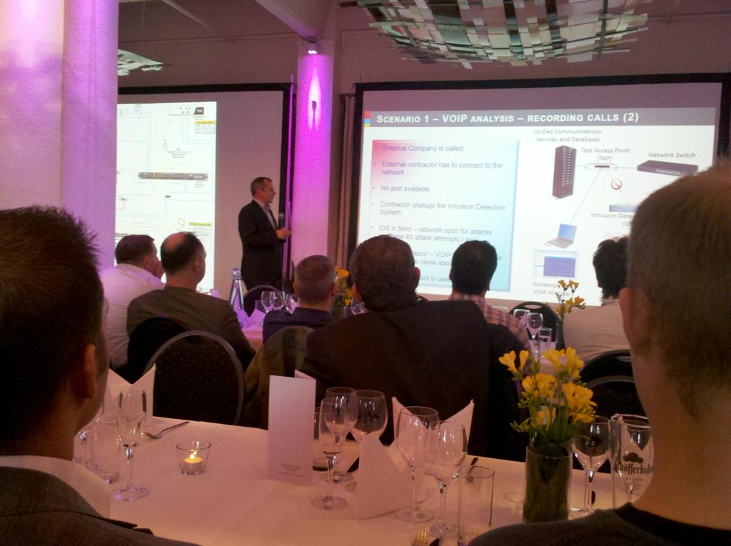 mariobehling's tweet photo. #freifunk Community beim @bcix Treffen in #Berlin. Interessanter Vortrag zu Nutzersimulation von @IXIAcom. Danke http://t.co/KOvJq46nbQ