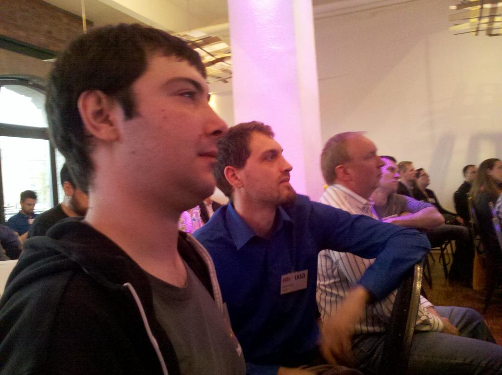 mariobehling's tweet photo. #freifunk Community beim @bcix Treffen in #Berlin. Interessanter Vortrag zu Nutzersimulation von @IXIAcom. Danke http://t.co/KOvJq46nbQ
