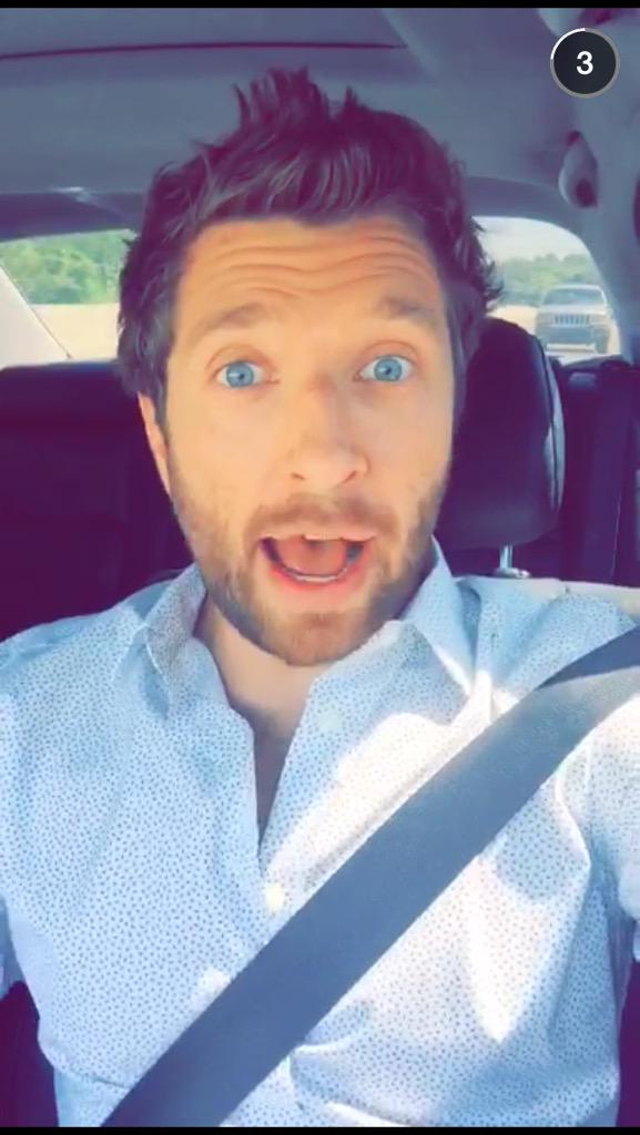 erickabarsenas's tweet photo. Those blue eyes &amp; that voice!!! 😍😁☺️ @bretteldredge http://t.co/37aYzRtgCr