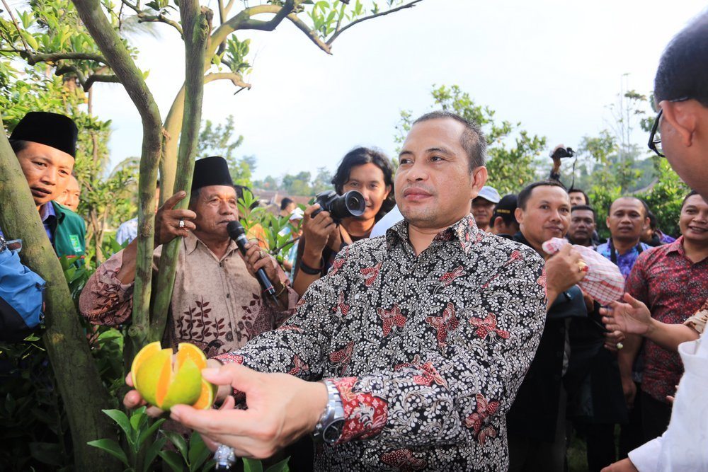 upilcilik's tweet photo. Menteri Desa Seleksi Komoditas Unggulan Daerah http://t.co/VMwNvuYMdA https://t.co/UAFW7NyIc0 @marwan_jafar http://t.co/DJ0Z7bw93S @fadjroel