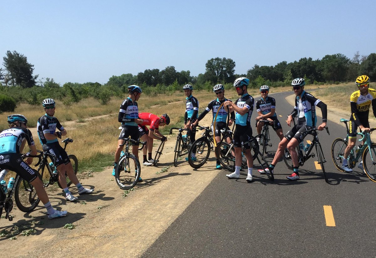 vismaleaseabike's tweet photo. .@LottoJumbo_road helping out @Etixx_QuickStep with a flat tire while out training! You're welcome, guys! #ATOC2013 http://t.co/Jn2YgnP8HZ
