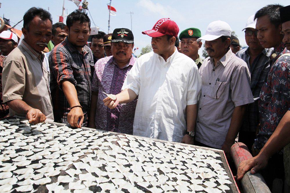 upilcilik's tweet photo. Komoditas Unggulan Percepat Pengentasan Daerah Tertinggal | http://t.co/QvnhmwoeAo @republikaonline @marwan_jafar http://t.co/t2AOn1WqeC