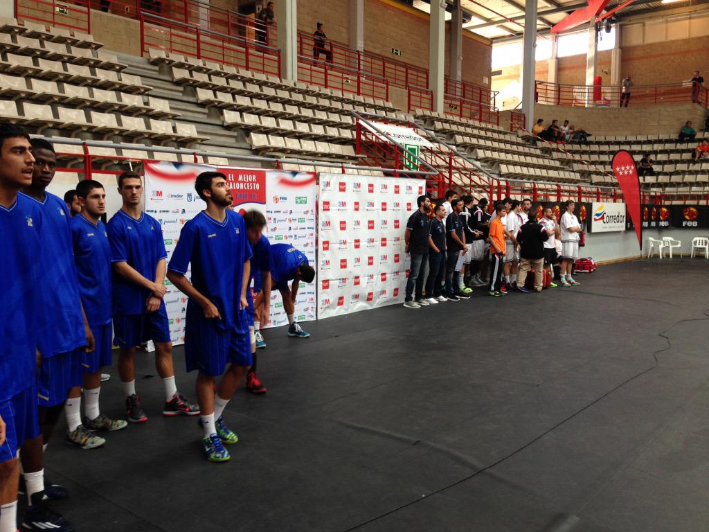 Eventos360FBM's tweet photo. Preparados para saltar a la pista @RMBaloncesto y @GranCanariaCB .enormes 1/4 de final. #CEJBasket2015 http://t.co/AHWvMGpCmF