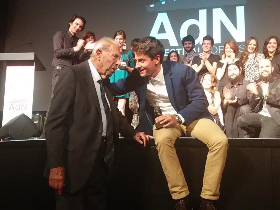 Festival_AdN's tweet photo. La foto más esperada de #adn16 Daniel Allué y su abuelo, el protagonista del corto ganador: DINOSAURIOS http://t.co/6H64YFjrzz