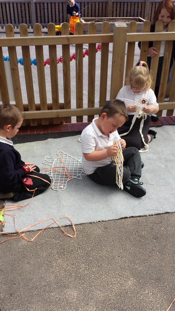 MissAJLuke's tweet image. @BarrowIslandSch Fun in the sun weaving in Reception this afternoon #deepconcentration