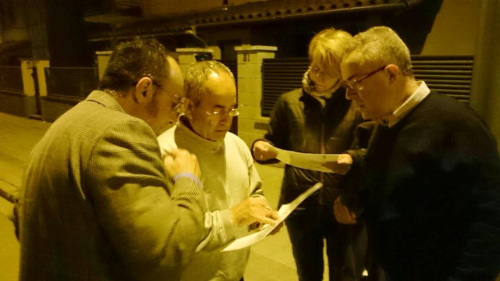 MESCampdevanol's tweet photo. Comencem la campanya electoral amb @LluisetLopez fent el que prometem: TREBALL EN EQUIP #24M #juntsMES #Campdevànol http://t.co/0WonsV0gCa