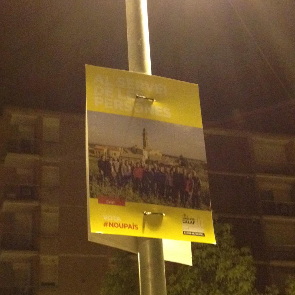 JuntsPerCalaf's tweet photo. Primers cartells penjats. Campanya iniciada #JuntsperCalaf #alserveidelespersones #NouPaís http://t.co/zKDwblnNaS
