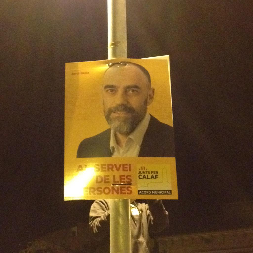 JuntsPerCalaf's tweet photo. Primers cartells penjats. Campanya iniciada #JuntsperCalaf #alserveidelespersones #NouPaís http://t.co/zKDwblnNaS