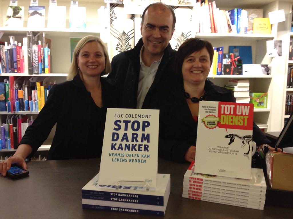 LucColemont's tweet photo. Kennis delen met @NancyDVogelaere @Inno_elke @Din0busters in @Theoria4U #kortrijk @VincentVQ @StopDarmkanker http://t.co/8gxIJE1k8j