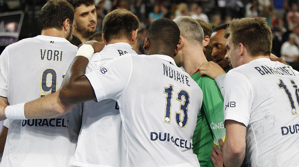 psghand's tweet photo. Revivez la belle soirée parisienne en images !
#MAHBPSG http://t.co/q6dGBsGGiK