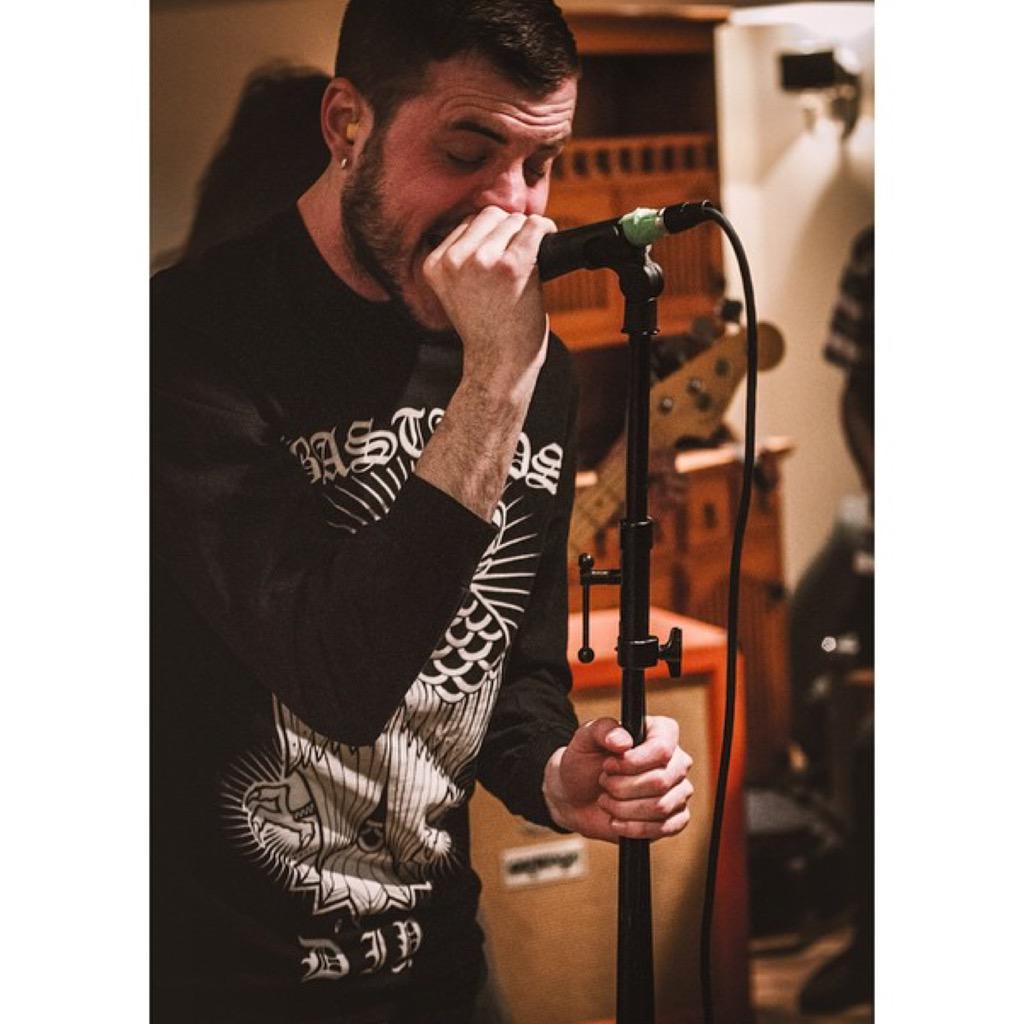 Vickie Vale (@vickievalelives) on Twitter photo 