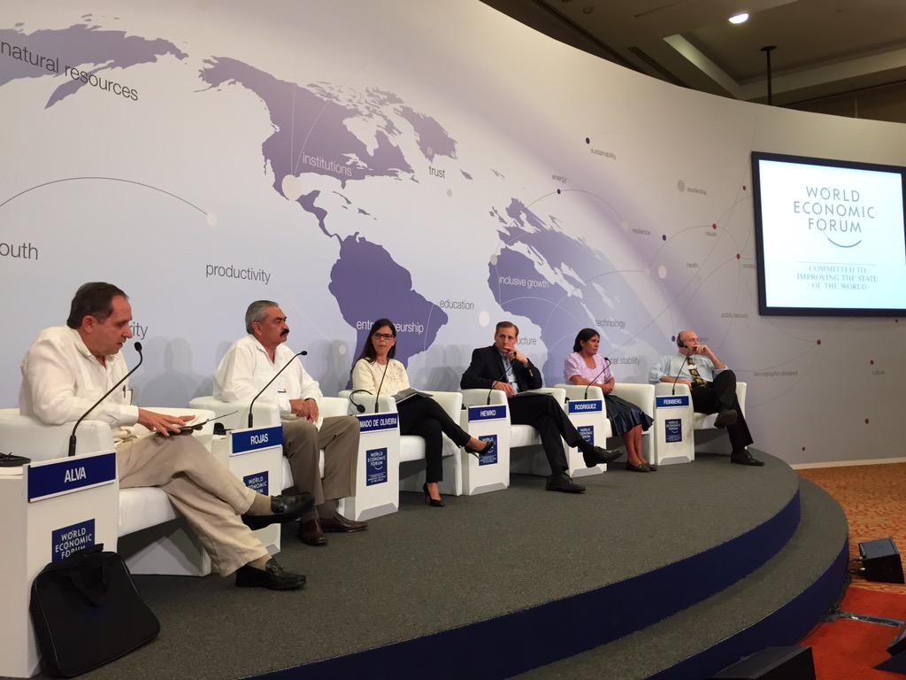 chonapuch's tweet photo. The future of education moderado por el genial @salvador. Trascendental para la humanidad. #ShapersLA @GlobalShapers http://t.co/nIRZa7mWBc