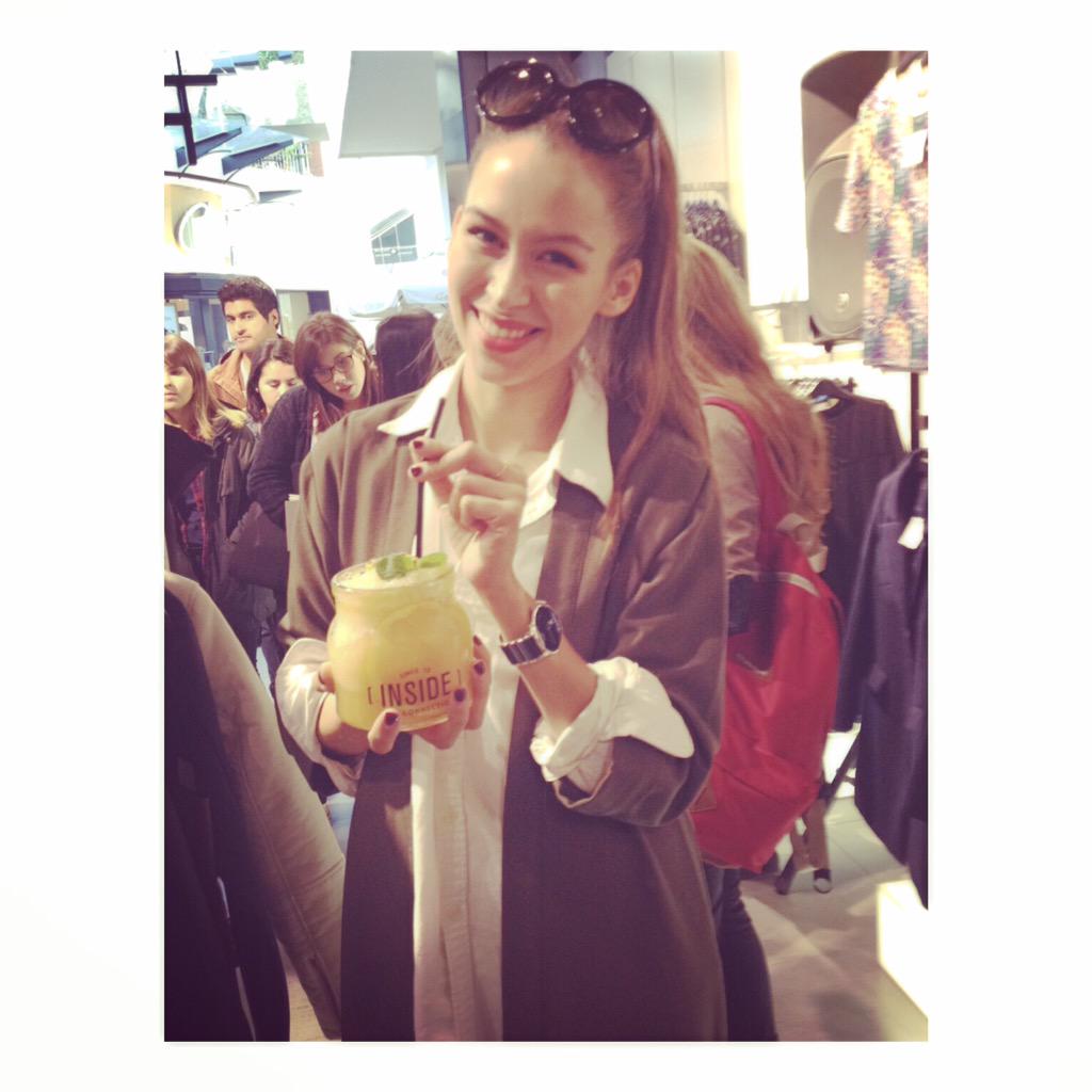 InsideTeaCL's tweet photo. La linda @frauleinnico para @Topshop_Chile de @ParqueArauco con nuestro Double Orange! #TopshopCL http://t.co/J4AdG19YYw