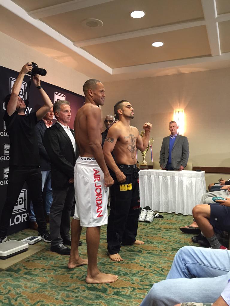 GLORY_WS's tweet photo. .@JustinBaesman weighs in at 169.4lb vs. @RD_GOAT at 169.4lb for the #GLORY21 Co-main event http://t.co/fSPGLfDzha