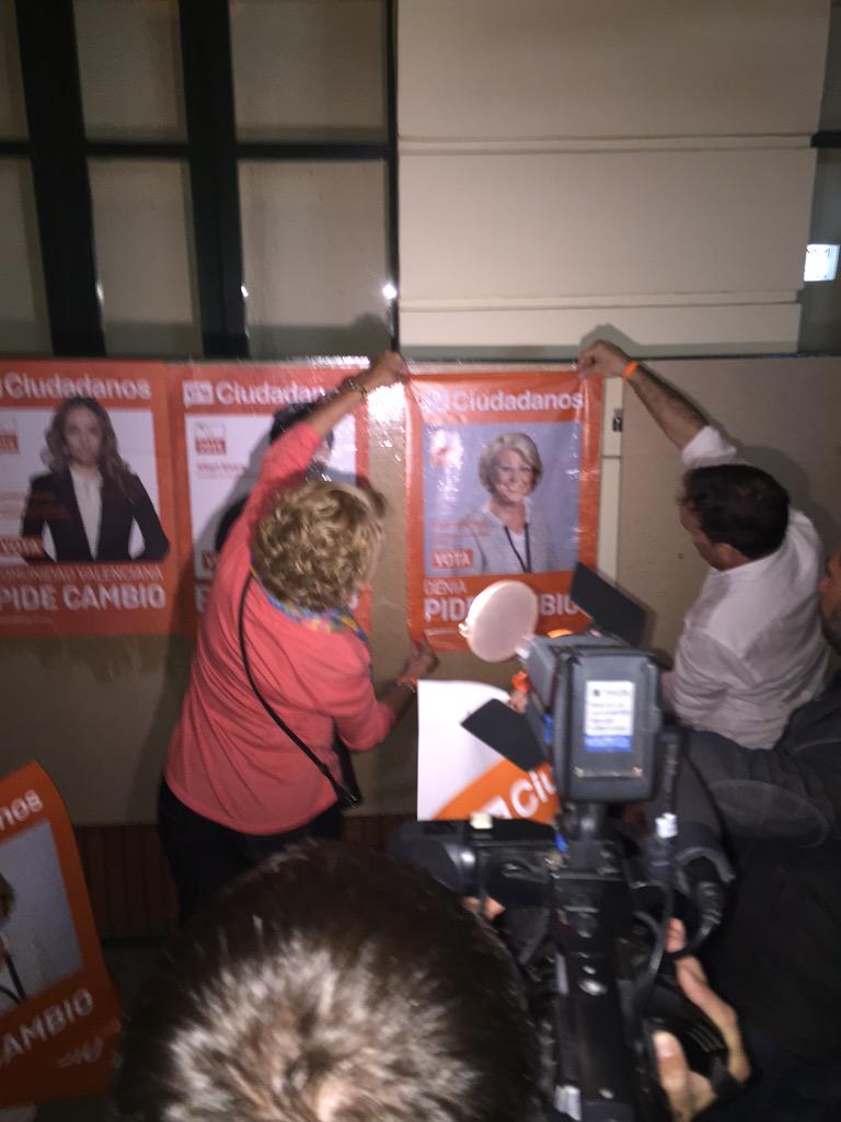 CiudadanosDenia's tweet photo. Ya estamos en marcha! Somos @CiudadanosCs y somos el cambio!! #DéniaPideCambio http://t.co/UgZssnfnIs