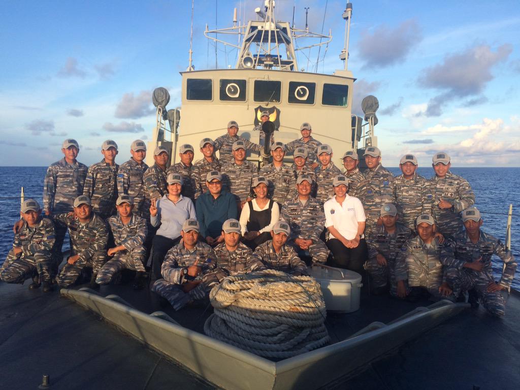 Di Laut Sulawesi bersama KRI Kerapu-812. Jalesveva Jayamahe!