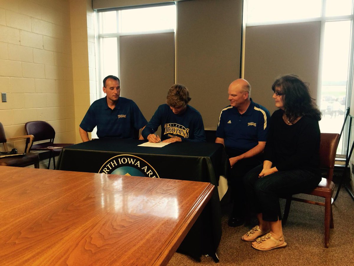 Coach_Rood's tweet photo. Congrats to @AlotaFrenz on signing to run for NIACC today! Proud of you! http://t.co/O9jjdJ5uGO