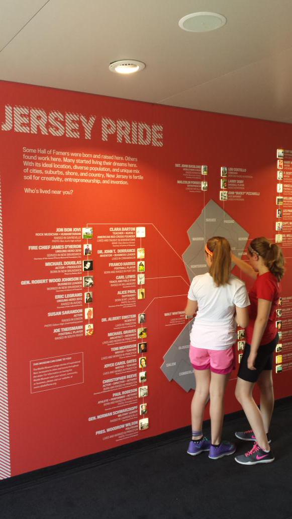 samantha_nims's tweet photo. @Grade6atSTWPS We enjoyed seeing the mobile museum and learning about famous people who are from NJ! #stwps http://t.co/jVon4782aD