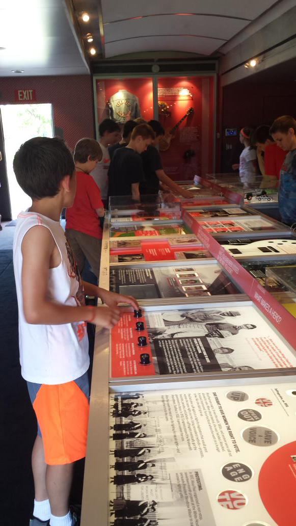 samantha_nims's tweet photo. @Grade6atSTWPS We enjoyed seeing the mobile museum and learning about famous people who are from NJ! #stwps http://t.co/jVon4782aD