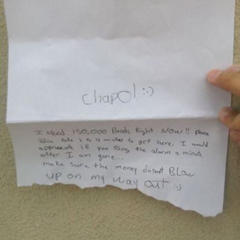 jasonjwilde's tweet photo. @RobDemovsky #NoSmileyFaces MT @DaniellaLSilva Man's bank robbery note even includes a :-) http://t.co/nmB47DIJGJ http://t.co/PaDR6fmWCn
