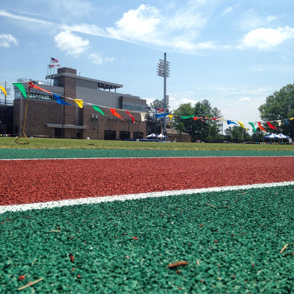 DukeTFXC's tweet photo. Another perfect day for a track meet! #GoDuke #DukeTwilight http://t.co/VXWPyHbQKk