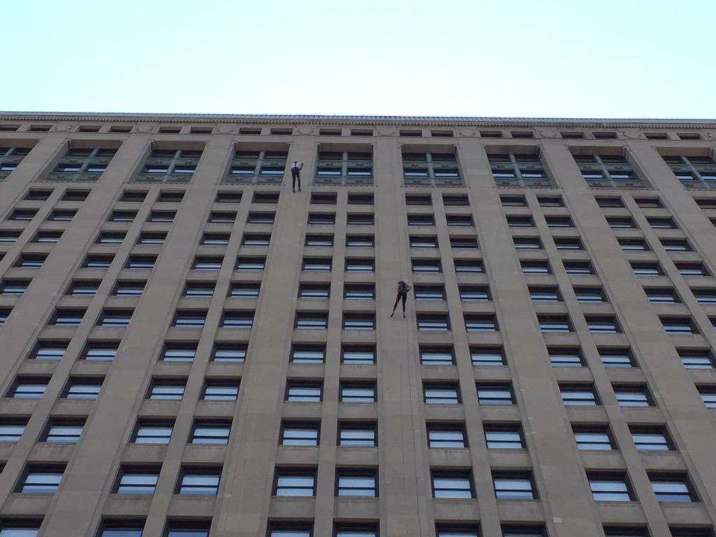 RobinSchwartzPR's tweet photo. #LookUpDET Brave people are going Over the Edge today and tomorrow! 660 Woodward. Not sure I'm one of them... http://t.co/HHgTT779xV