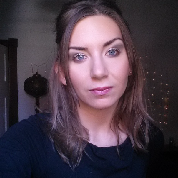 erabeautyusa's tweet image. @mia_bella_talbot #LightShadows #eraface #aerobrush #foundation #softgrey #TintedBerryLips #freshglowingskin #makeup