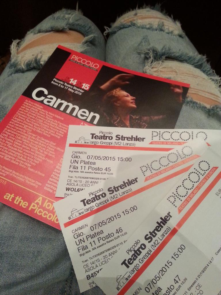 silva_alessia's tweet photo. #piccoloteatro #milano #carmen #houseparty🎉❤💃 @AlessiaTorre7 @rita_castellini @Falcone_News http://t.co/lmOEYG9B4S