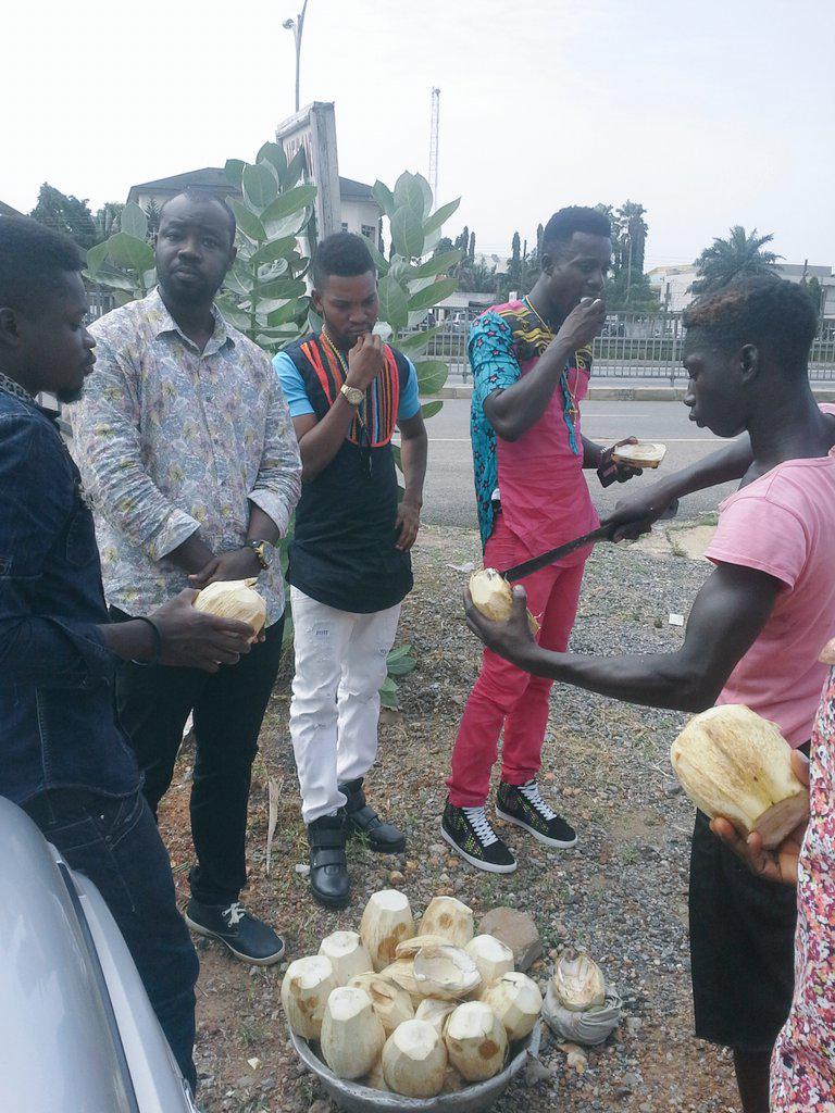 KingJonilar's tweet photo. From left @shottohblinqx - @ItzGideon - @kwesidavgallaxy @Brachikygh - #CocoChef #HarbourCityRecordz http://t.co/pIE3LefC86
