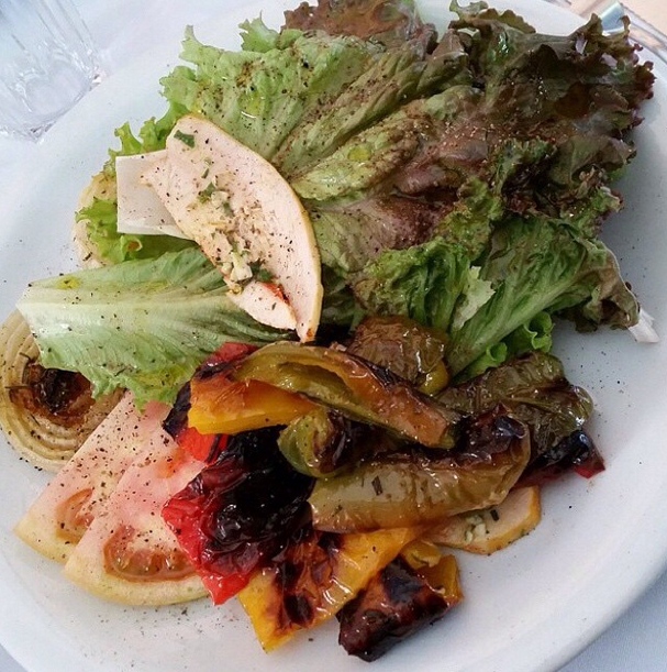 pizzabros's tweet photo. Quem vem para o almoço? Nosso buffet oferece as mais variadas opções de saladas, massas e risotos! http://t.co/irmFCgD3sx