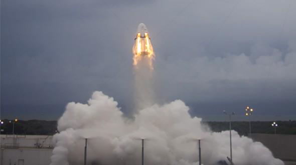 geekdotcom's tweet photo. SpaceX successfully tests Dragon launch abort system http://t.co/wQQPz3wtHv http://t.co/W9h478AMeD