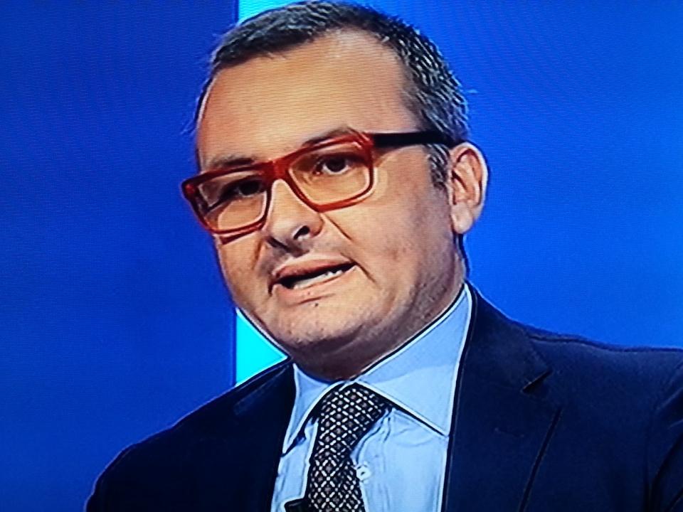 .<a href="/enrico_zanetti/">Enrico Zanetti</a>: "Intervento retroattivo sui #vitalizi che sono privilegi" #ottoemezzo