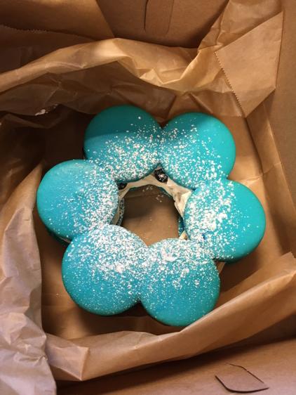 mckate__'s tweet image. Some days, one macaron isn't enough. #macaroncake