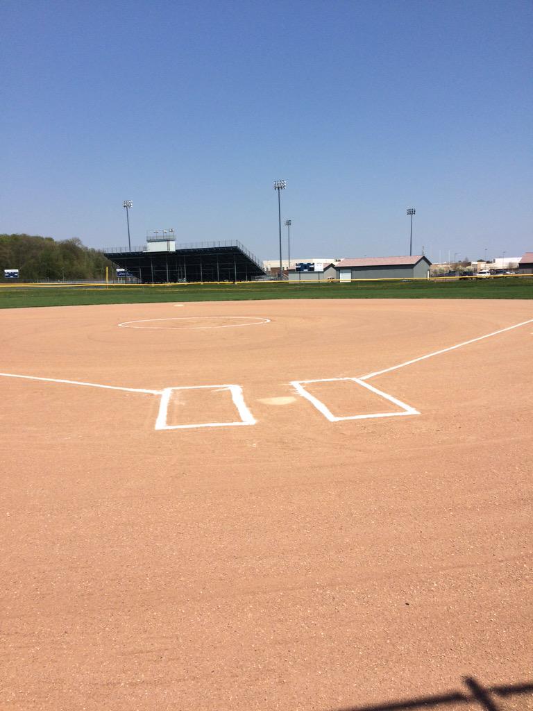 kate_moff's tweet photo. It's GAME DAY! Come support the varsity and JV softball teams as they host AA Pioneer at 4&amp;6 pm #SplitterSoftball http://t.co/7nbVIbv3Wl