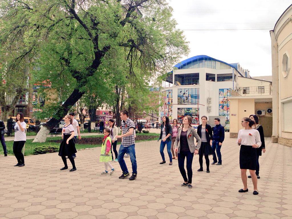 Танцевальный флешмоб "Будь Ярким!Стань заметным!"#СпаситеДетскиеЖизни #ЯПомощникПрезидента