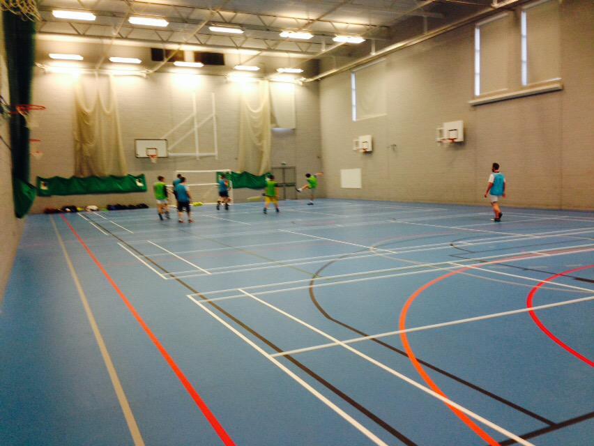 HampshireFA's tweet photo. Full 5v5 with subs tonight, the movement is gathering pace #FutsalThursday http://t.co/qeIQLiRMDw