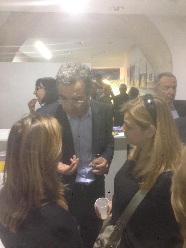 umpnimes's tweet photo. .@DominiqueReynie à #Nîmes aux côtés des militants @ump à l'occasion de la #fêtedelEurope organisée par @franckproust http://t.co/MgR0uYDvHG