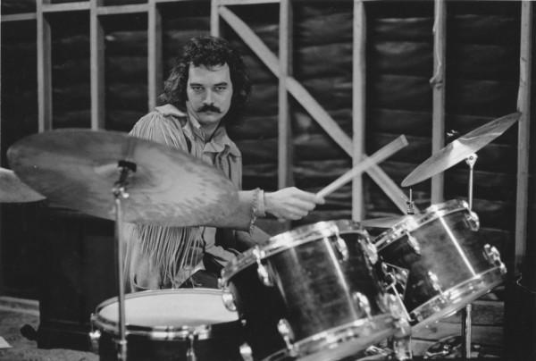 7 de mayo de 1946, Happy Birthday 
Bill Kreutzmann
( Grateful Dead). 