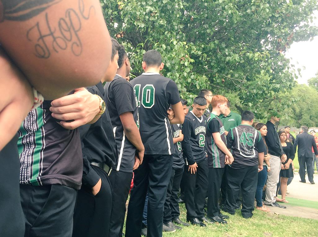 PHSHOOPS32's tweet photo. #family #pray #hope #RipMedina  #BrothersForLife http://t.co/nHzHYfkx3A