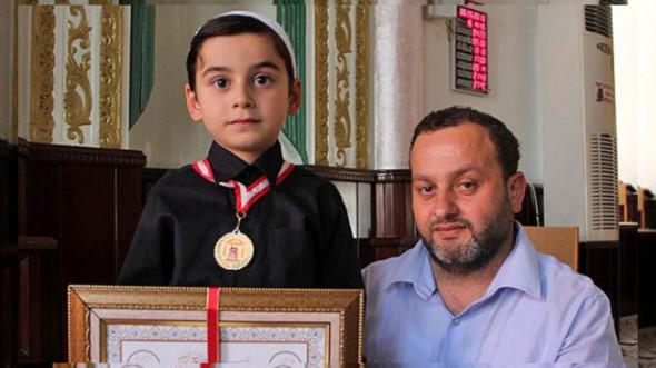 trtturk's tweet photo. 6 yaşında hatim indirdi

Haber Detay: http://t.co/fKudPCUEuI http://t.co/XlSnIGQNaM