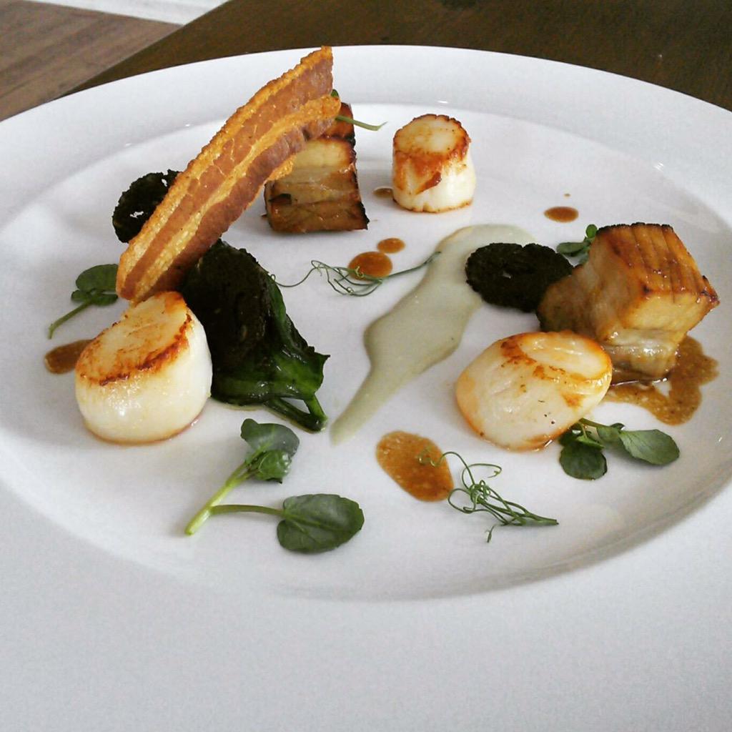 PierPointTqy's tweet photo. Why not try our Surf'nTurf starter, just one of our daily fish specials! Pass me my tools! :) 🍴🍷 http://t.co/dhhkVS6DY3
