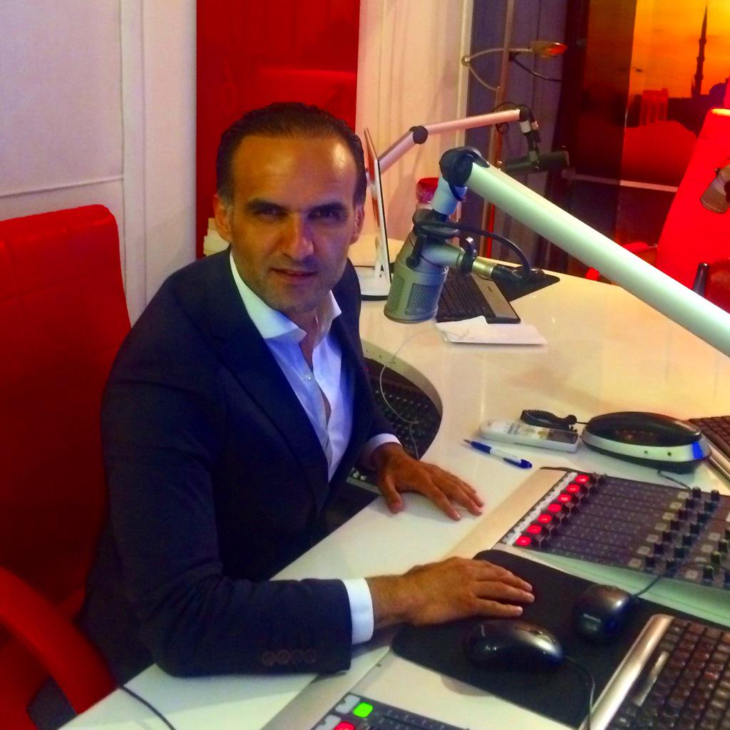UmutOzturkk's tweet photo. Umut ÖZTÜRK YAYINDA ...Geceye adını anmaya geldim ...Nerdesin 
@Radyo7 http://t.co/OE61pIE4in http://t.co/PkfLPwxkUy