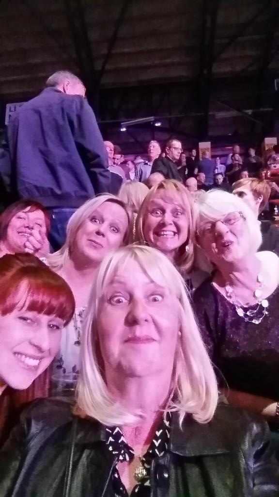 abowmaker's tweet photo. @angelabyrne72 @margi_hall @elaineefrench let's play darts! !! http://t.co/PX8jbL0ii9